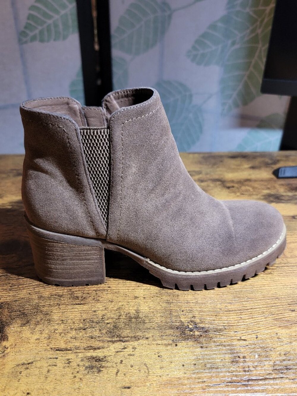 Carlos by Carlos Santana Women's Gill Ankle Boot Brown Suede Zip Bootie Size 7